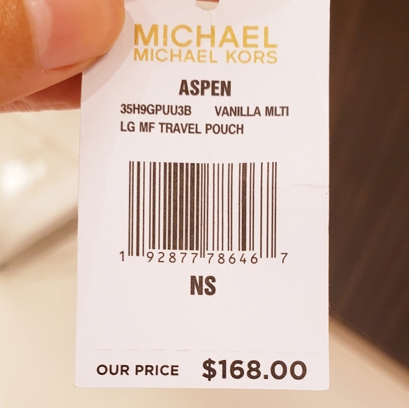 MICHAEL KORS ASPEN LG MULTI FUNCTION TRAVEL POUCH - Picture 6 of 6